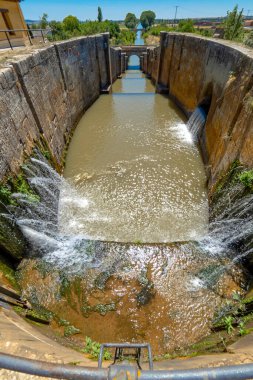 Kanal Sel Kapısı, Kastilya Kanalı, 18-19. Yüzyıl Hidrolik Mühendisliği, Ulusal Miras Alanı, Kültürel İlgi Malları, Fromista, Palencia, Kastilya ve Leon, İspanya, Avrupa
