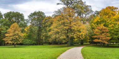 Englischer Garten Halk Parkı, Münih, Bavyera, Almanya, Avrupa