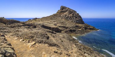 Punta Baja, Lav Akıntıları, Volkanik Kayalar, Cabo de Gata-Nijar Doğal Parkı, UNESCO Biyosfer Rezervi, Sıcak Çöl Bölgesi, Almerya, Endülüs, İspanya, Avrupa