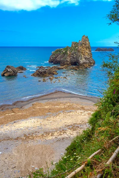 Islote Los Picones Playa Castiellu Mar Cantábrico Pendueles Llanes Asturias — Foto de Stock