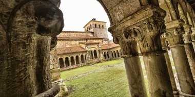 Cloister of Collegiate Church of St Juliana, 12th Century Romanesque Style, Spanish Property of Cultural Interest, UNESCO World Heritage Site, Santillana del Mar, Cantabria, Spain, Europe