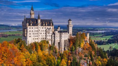 Neuschwanstein Castle from Marienbrcke, 19th Century Neo-Romanesque Neo-Gothic Style Palace, Schwangau, Fussen, Ostallgau, Bavaria, Germany, Europe