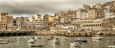 Cityview ve Balıkçılık Limanı, Malpica de BergantiNos, La Coruna, Galiçya, İspanya, Avrupa