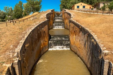 Kanal Sel Kapısı, Kastilya Kanalı, 18-19. Yüzyıl Hidrolik Mühendisliği, Ulusal Miras Alanı, Kültürel İlgi Malları, Fromista, Palencia, Kastilya ve Leon, İspanya, Avrupa