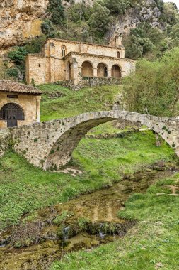 Santa Maria de la Hoz, 13. yüzyıl Romanesk-Gotik Tarzı, Montes Obarenes-San Zadornil Doğal Parkı, Las Merindades, Burgos, Castilla y Leon, İspanya, Avrupa