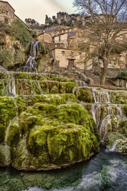 Orbaneja del Castillo Şelalesi, Jeolojik İlgi Noktası, Orbaneja del Castillo, Ortaçağ Köyü, Comarca del Paramo, Sedano, Burgos, Castilla y Leon, İspanya, Avrupa