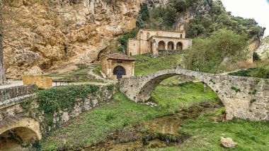 Santa Maria de la Hoz, 13. yüzyıl Romanesk-Gotik Tarzı, Montes Obarenes-San Zadornil Doğal Parkı, Las Merindades, Burgos, Castilla y Leon, İspanya, Avrupa