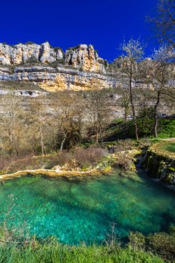 Karst Peyzaj, Jeolojik İlgi Noktası, Hoces del Alto Ebro y Rudron Doğal Parkı, Orbaneja del Castillo, Ortaçağ Köyü, Comarca del Pramo, Sedano Vadisi, Burgos, Castilla y Leon, İspanya, Avrupa