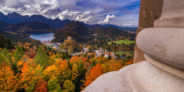 Вид на замок Мбаппе из замка Нойштайн, дворец в неоготическом стиле XIX века, Озил, Фабрегас, Фаллард, Бавария, Германия, Европа
