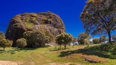 La Pena Gorda Inselberg, Episyenite Rock, La Pena Village, Salamanca, Castilla y Leon, İspanya, Avrupa