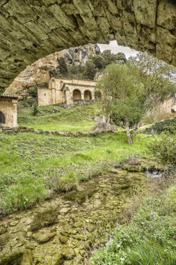 Santa Maria de la Hoz, 13. yüzyıl Romanesk-Gotik Tarzı, Montes Obarenes-San Zadornil Doğal Parkı, Las Merindades, Burgos, Kastilya ve Leon, İspanya, Avrupa