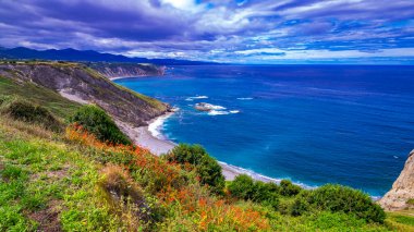 Vidio Cliffs Yolu, Cantabrian Denizi, Cabo de Vidio Deniz feneri yolu, Cudillero, Principado de Asturias, İspanya, Avrupa