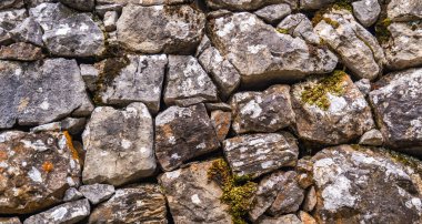 Doğal Taş Duvarlı Döşeme Tasarımı