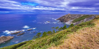 Vidio Cliffs Yolu, Cantabrian Denizi, Cabo de Vidio Deniz feneri yolu, Cudillero, Principado de Asturias, İspanya, Avrupa