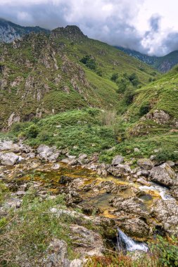 Cares Nehri, Dağ Sırası, Picos de Europa Ulusal Parkı, Asturias, İspanya, Avrupa