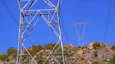Yüksek Voltaj Elektrik Enerji Taşıma Kulesi 