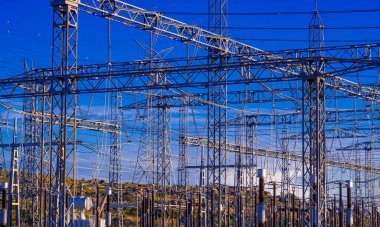 Yüksek Voltaj Elektrik Enerji Taşıma Kulesi 