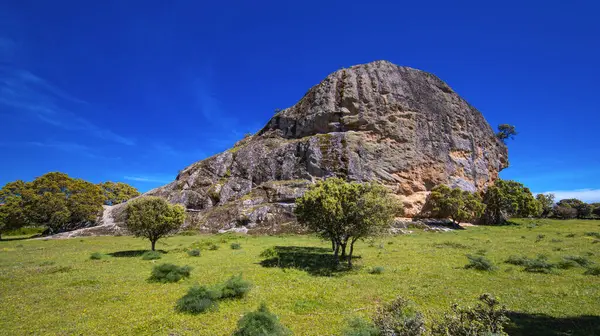 La Pena Gorda Inselberg, Episyenite Rock, La Pena Village, Salamanca, Castilla y Leon, İspanya, Avrupa