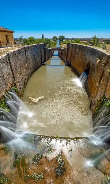 Kanal Sel Kapısı, Kastilya Kanalı, 18-19. Yüzyıl Hidrolik Mühendisliği, Ulusal Miras Alanı, Kültürel İlgi Malları, Fromista, Palencia, Kastilya ve Leon, İspanya, Avrupa