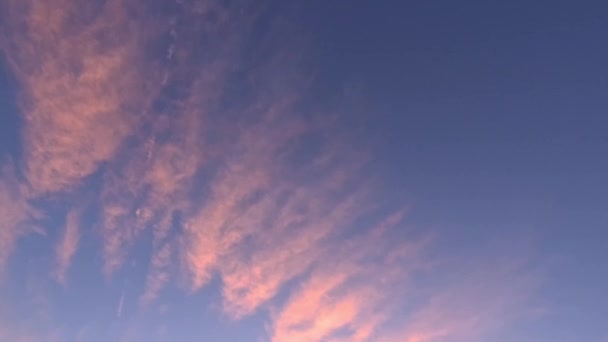 Fransa Nın Friulle Adasında Akşam Vakti Mavi Gökyüzünde Pembe Kabarık — Stok video