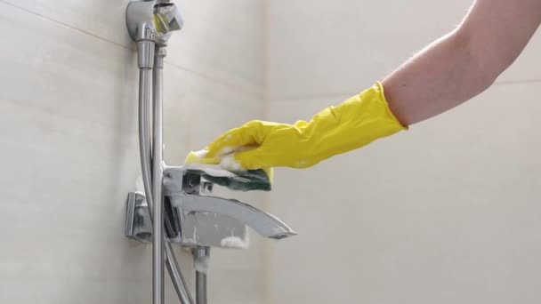 Hands Caucasian Young Woman Yellow Gloves Rub Dirty Faucet Bathroom — Vídeo de stock