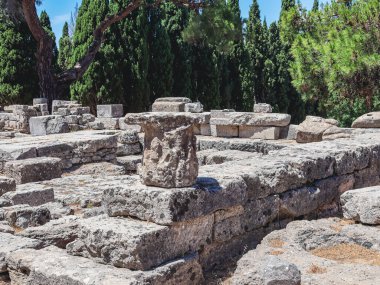 Yunanistan 'ın Rodos adasındaki antik Kamiros harabelerinin güzel bir manzarası var. Tarihi binalar kavramı.