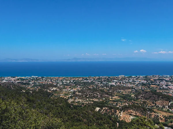 Hermosa Vista Panorámica Del Mar Egeo Con Pueblo Cielo Azul — Foto de Stock