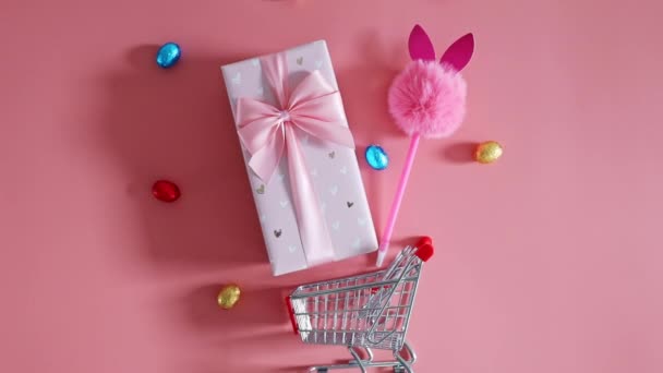 One Gift Box Chocolates Bow Fluffy Handle Chocolate Easter Eggs — Stock Video