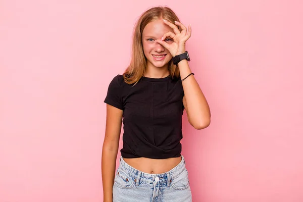 Caucásico Adolescente Chica Aislado Rosa Fondo Excitado Mantener Gesto Ojo — Foto de Stock