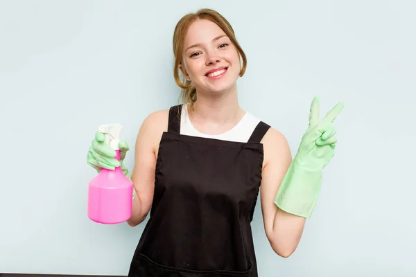 Young Cleaner Woman Isolated Blue Background Joyful Carefree Showing Peace — Stock Photo, Image