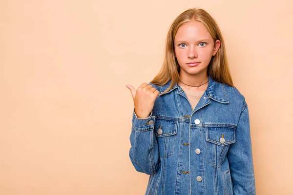 Caucasien Adolescent Fille Isolé Sur Beige Fond Choqué Pointant Avec — Photo
