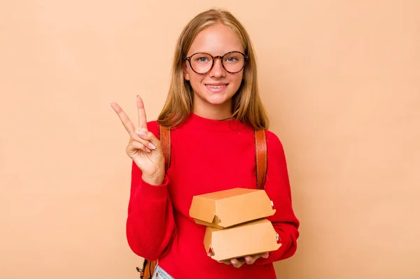 Klein Blank Student Meisje Met Hamburgers Geïsoleerd Beige Achtergrond Tonen — Stockfoto
