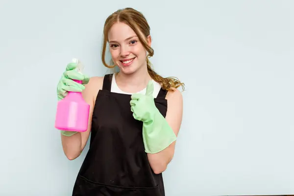 Young Cleaner Woman Isolated Blue Background Smiling Raising Thumb — Stock Photo, Image
