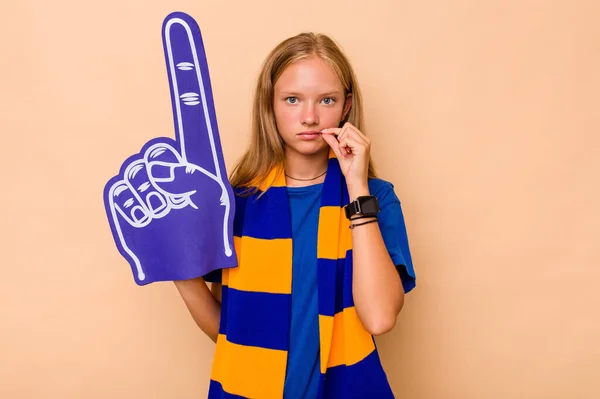 Little Caucasian Sports Fan Girl Isolated Beige Background Fingers Lips — Stock Photo, Image