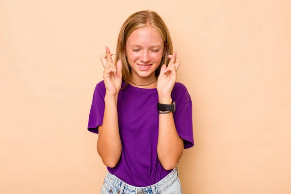 Branco Teen Menina Isolado Bege Fundo Cruzando Dedos Para Ter — Fotografia de Stock