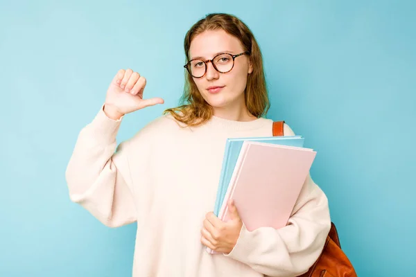 Young Student Caucasian Woman Isolated Blue Background Feels Proud Self — Stock Photo, Image