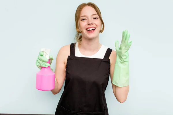 Young Cleaner Woman Isolated Blue Background Receiving Pleasant Surprise Excited — Stock Photo, Image