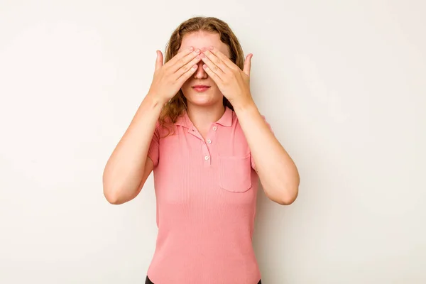 Mulher Branca Jovem Isolada Fundo Branco Com Medo Cobrir Olhos — Fotografia de Stock