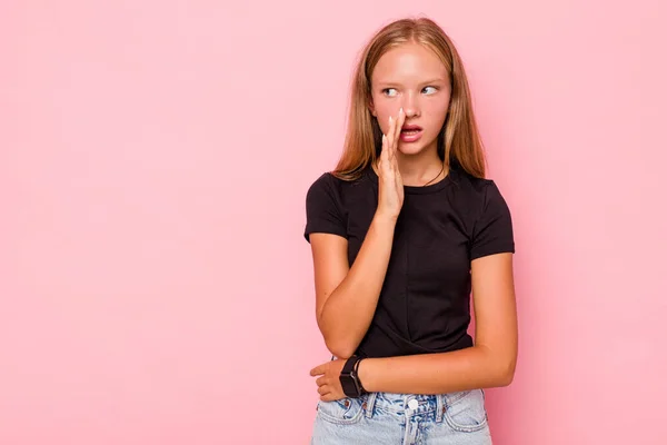 Blank Tiener Meisje Geïsoleerd Roze Achtergrond Het Zeggen Van Een — Stockfoto