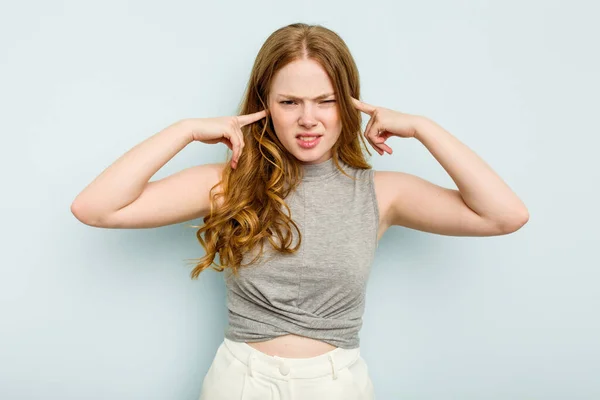 Young Caucasian Woman Isolated Blue Background Covering Ears Fingers Stressed — Stock Photo, Image