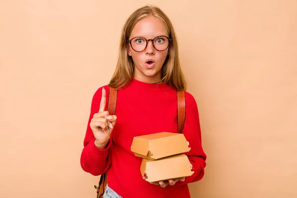 Klein Kaukasisch Student Meisje Houden Hamburgers Geïsoleerd Beige Achtergrond Met — Stockfoto