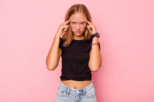 Caucasian Teen Girl Isolated Pink Background Focused Task Keeping Forefingers — Stock Photo, Image