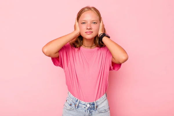 Caucasian Teen Girl Isolated Pink Background Covering Ears Hands Trying — Stock Photo, Image