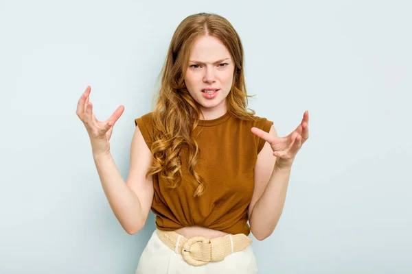 Young Caucasian Woman Isolated Blue Background Upset Screaming Tense Hands — Stock Photo, Image