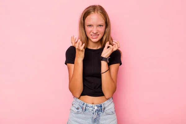Καυκάσια Έφηβη Κοπέλα Απομονωμένη Ροζ Φόντο Αναστατωμένη Ουρλιάζοντας Τεντωμένα Χέρια — Φωτογραφία Αρχείου