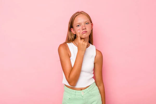 Caucásico Adolescente Chica Aislado Rosa Fondo Llorando Infeliz Con Algo — Foto de Stock