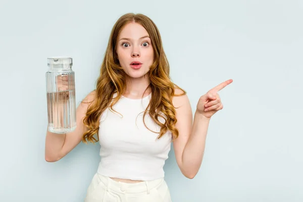 Young Caucasian Woman Holding Jar Water Isolated Blue Background Pointing — Stock Photo, Image