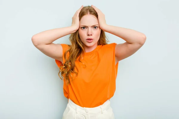 Young Caucasian Woman Isolated Blue Background Being Shocked She Has — Stock Photo, Image
