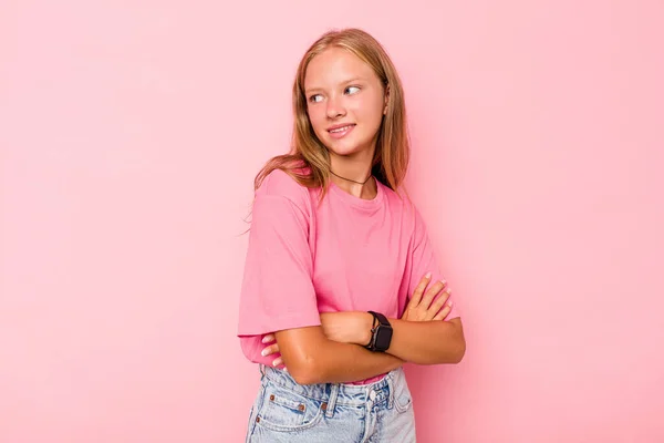 Кавказька Дівчина Ізольована Рожевому Фоні Сміючись Отримуючи Задоволення — стокове фото