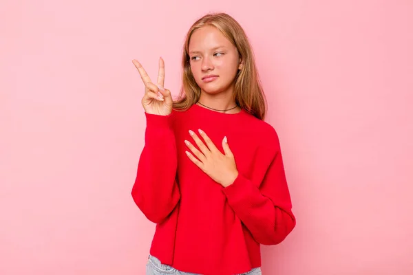 Caucasian Teen Girl Isolated Pink Background Taking Oath Putting Hand — Stock Photo, Image